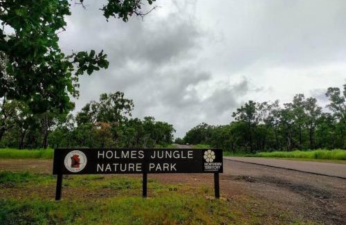 Muirhead Apartamento | Zenhouse: 4BR Stylish Work/Family Home in Muirhead