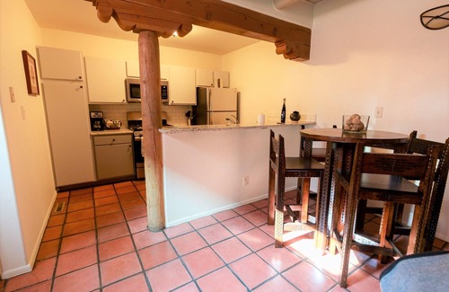 Downtown Santa Fe Hotel | Zona Rosa 75, San Antonio