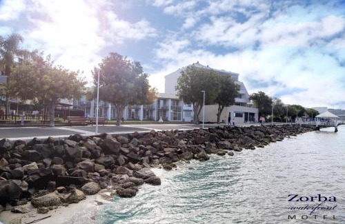 Batemans Bay Hotel | Zorba Waterfront Motel