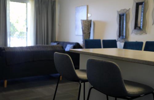 Batemans Bay Hotel | Zorba Waterfront Motel