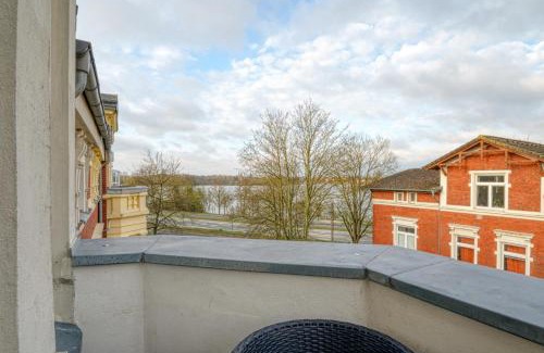 Ostorf Apartamento | Zuarin Seeblick - Ganzes Apartment direkt am Schlossgarten von Schwerin mit Dschungelfeeling