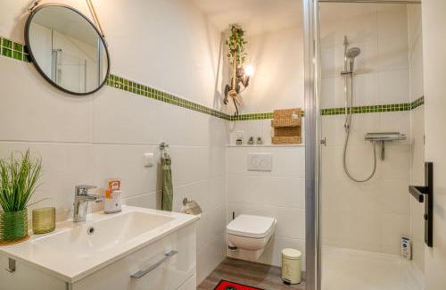 Ostorf Apartamento | Zuarin Seeblick - Ganzes Apartment direkt am Schlossgarten von Schwerin mit Dschungelfeeling