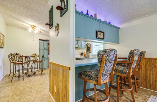 Lebanon Cabaña | 4 Mi to Bennett Spring SP: Dog-friendly Home!