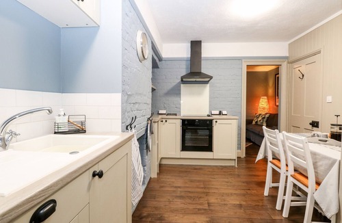 Kessingland Cabaña | 6 COASTAL COTTAGES, pet friendly, with a garden in Kessingland