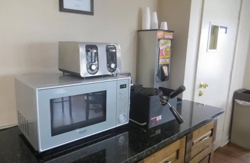 North Loop Hotel | Americas Best Value Inn Austin University