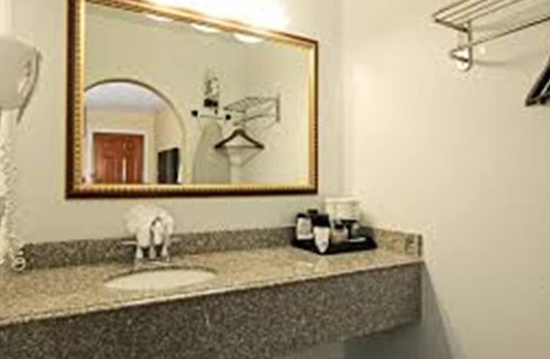 North Loop Hotel | Americas Best Value Inn Austin University