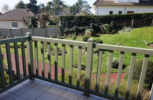 Merville-Franceville-Plage Apartamento | Apartamento en dúplex con acceso directo a la playa, balcón y parking gratuito
