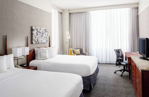Downtown Houston Hotel | Courtyard by Marriott Houston Downtown/Convention Center