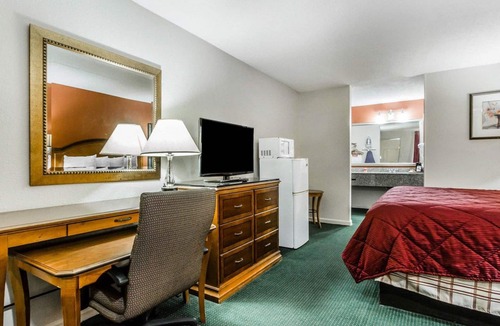 Enterprise Hotel | Econo Lodge Inn & Suites Enterprise