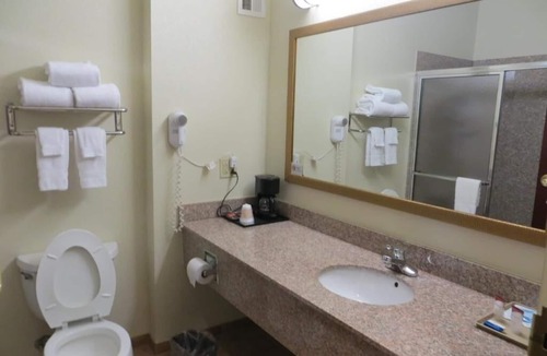 Bryant Hotel | HomeTown Hotel Bryant