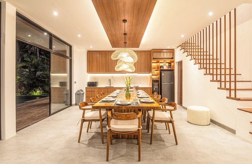 Batubelig Villa | Modern 5br Villa, 400m to Beach With Jungle View