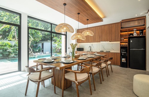 Batubelig Villa | Modern 5br Villa, 400m to Beach With Jungle View
