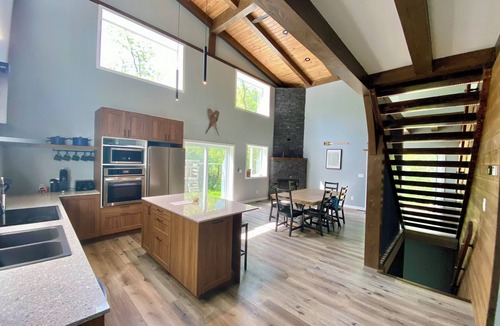 Gimli Casa | Perfect for sand beach vacations and ice fishing adventures on Lake Winnipeg