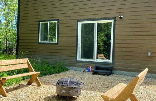 Gimli Casa | Perfect for sand beach vacations and ice fishing adventures on Lake Winnipeg