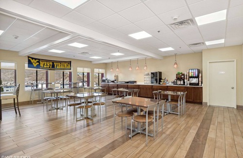 Star City Hotel | Quality Inn & Suites Morgantown - University Area