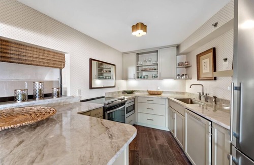 Sandestin Condominio | Rate Reduced! First Floor Beachfront, Walkout Patio, Walk out to Beach & Pool