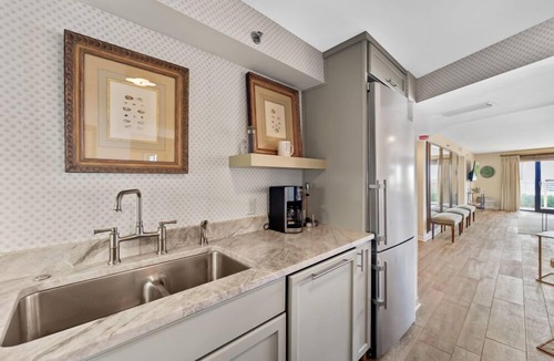 Sandestin Condominio | Rate Reduced! First Floor Beachfront, Walkout Patio, Walk out to Beach & Pool