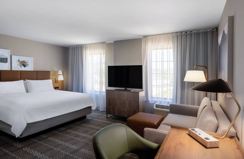 West Des Moines Hotel | Staybridge Suites West Des Moines by IHG