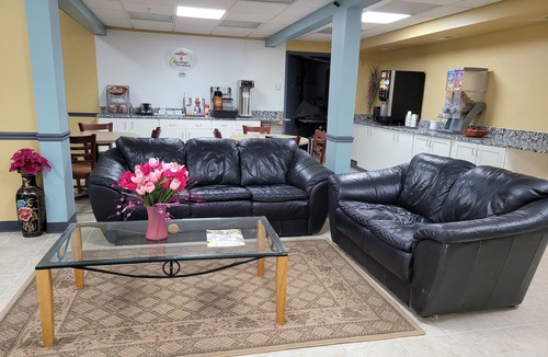 Newcomerstown Hotel | Super 8 by Wyndham Newcomerstown