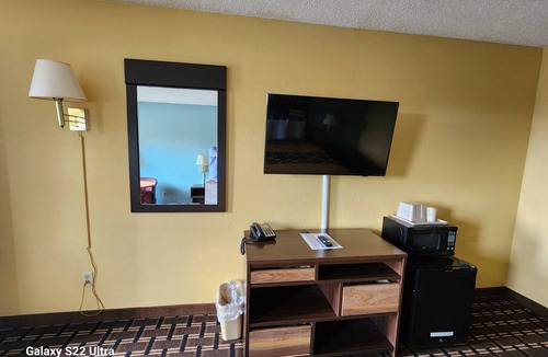 Newcomerstown Hotel | Super 8 by Wyndham Newcomerstown
