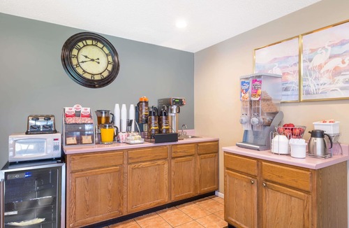 Olney Hotel | Super 8 by Wyndham Olney