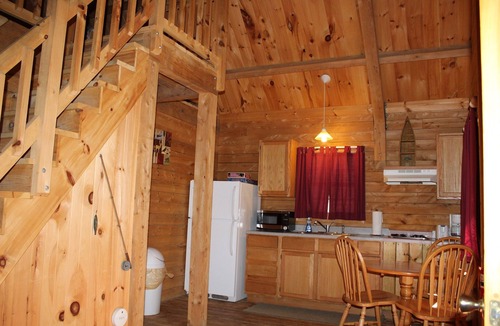 Sturgeon Bay Cabina | Tranquil Timbers Camping Resort