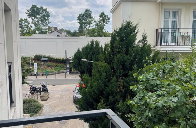 à une Minute du RER ! Appartement Proche de Paris