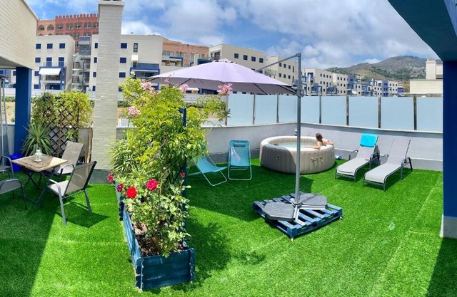 Ático 90m de terraza, jacuzzi privado y cargador de coche eléctrico en Cabria, Almuñecar
