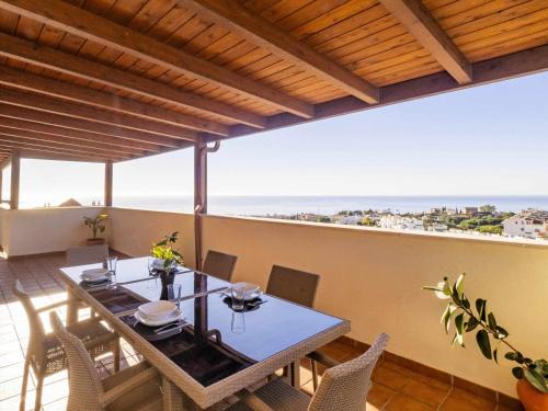Ático con vistas al mar, piscina y parking