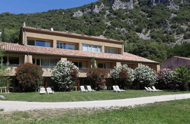 Studio avec terrasse, vue sur l'Ardèche!