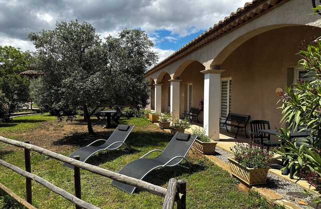 Évasion Paisible à L'oasis des Corbières