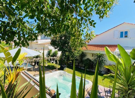 Évasion Tropicale - Villa d'Artiste avec Jacuzzi Privé dans un jardin Exotique