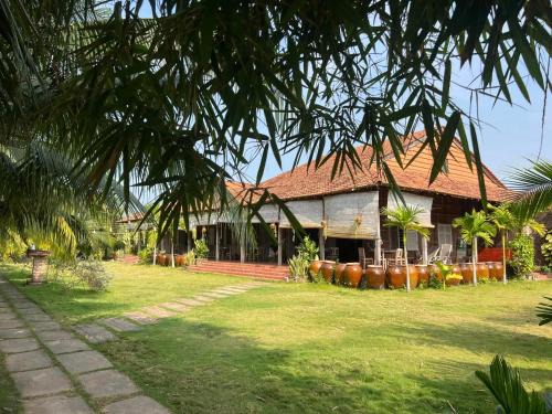 Út Trinh Bến Tre Homestay