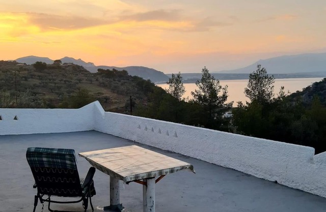Όμορφη κατοικία με θέα Σαρωνικό.