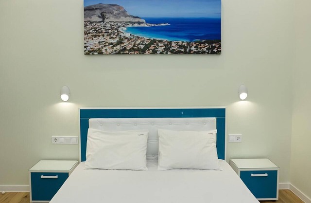 Апартамент Pink & Blue - 2BDR with Balcony - Wi-Fi