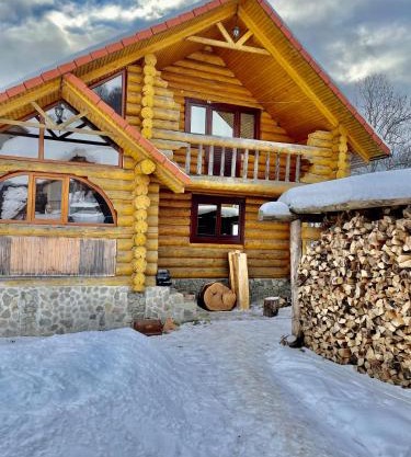 Будиночок-зруб в центрі Пилипця