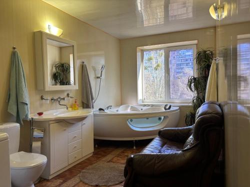 Джакузи! Квартира метро Героев Труда, Студенческая