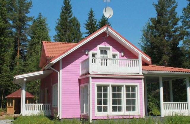 Коттедж в Финляндии, Enonkoski (розовый)