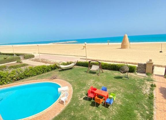 فيلا 5 غرف أول صف بحر مارينا الساحل الشمالي العلمين برايفيت بول