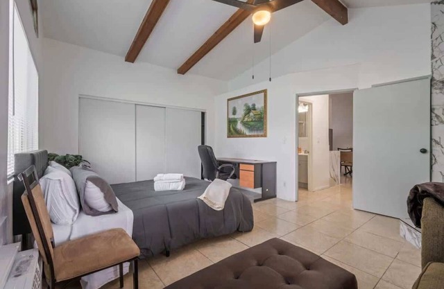 ৎ୭Bright & Gorgeous Canoga Park Guesthouseৎ୭