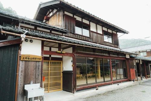 上丹生山根邸別館フルリノベーション古民家一棟貸切16名まで
