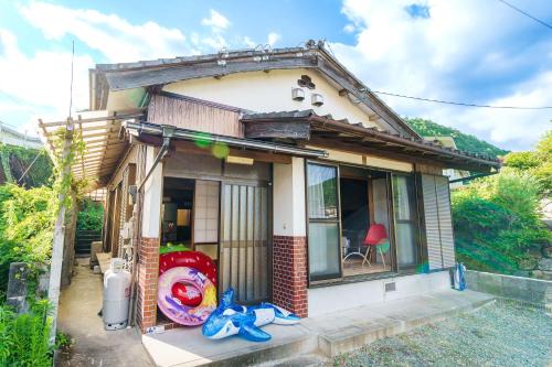 四国旅に最適 川まで徒歩10秒の昭和レトロな一軒家