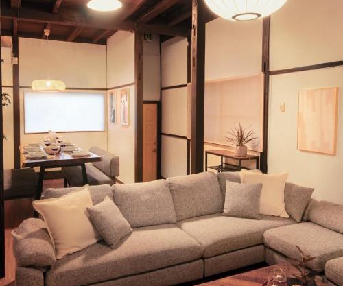新宿まで近い 最寄駅徒歩4分 最大10名の貸切一軒屋 3BR 子連れ歓迎 高速Wi-Fi