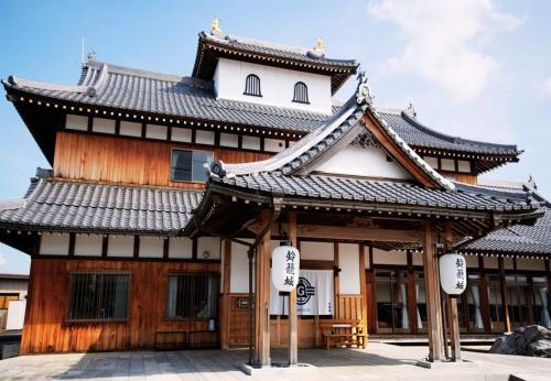 鈴籠城 籠の間 ダブルベッド2台 二段ベッド1台