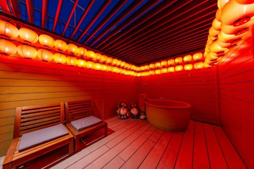 露天風呂付き一棟貸切ヴィラ 心斎橋6分 最大13名 ー Japanese Modern Private Villa with Open-Air Bath & Spacious Living near Shinsaibashi, Osaka