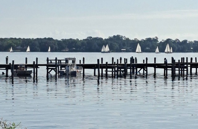 ><[0> FISHING FOR A RELAXING PLACE TO STAY? <0]><