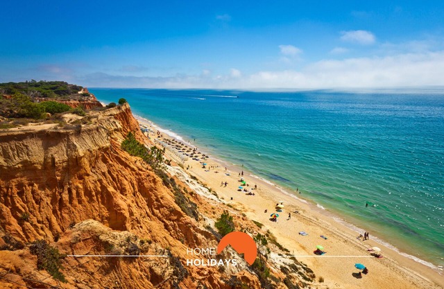 #021 Stunning Beach Flat OldTown by Home Holidays