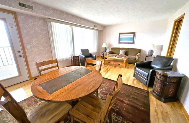 ELK RAPIDS # 07 Grand Traverse Bay CONDO