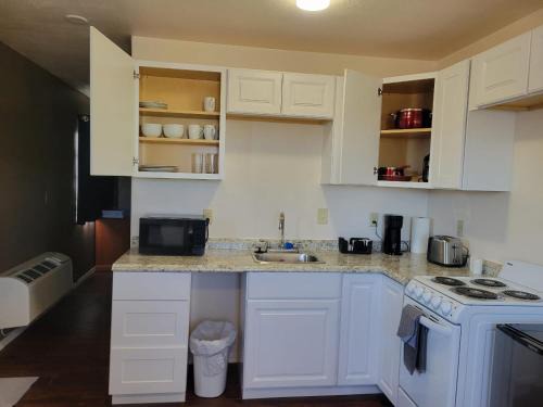 084A Grand Canyon Suite with Kitchenette for 4