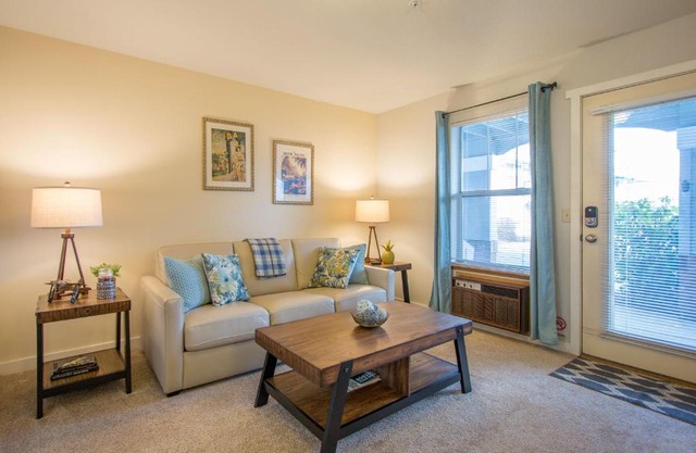 09 Lodge Near Downtown Hood River